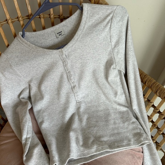 Aritzia DREW LONGSLEEVE XS - Picture 2 of 2